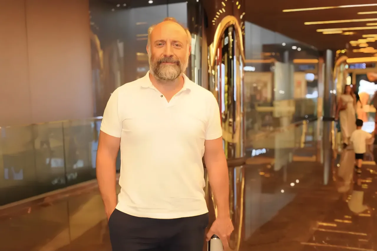 Halit Ergenç: “müzik Dinlemeyeni Anlayamıyorum”