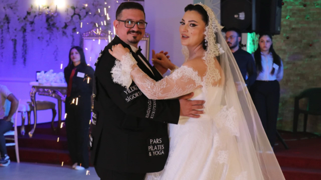 Düğün Masrafını Reklamla Karşıladı!