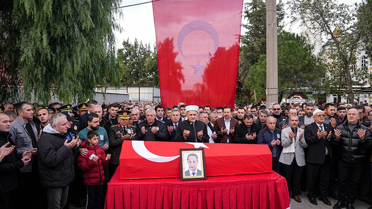 İzmir’de Şehit Olan Polis Son Yolculuğuna Uğurlandı