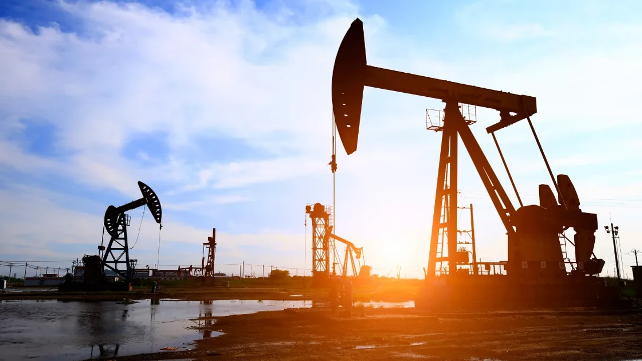 Brent Petrol 97 Dolarüzerinde, Altında