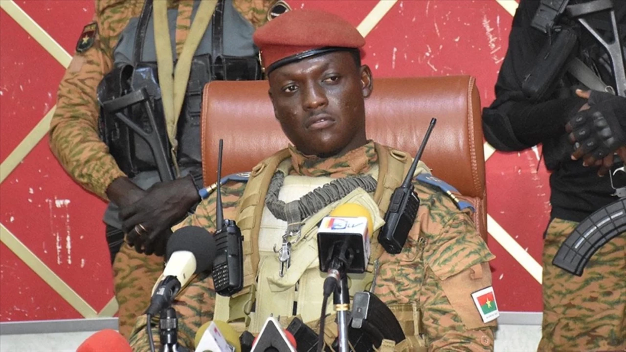Burkina Faso Liderinden Şok Sözler Demokrasi Bize Göre Değil