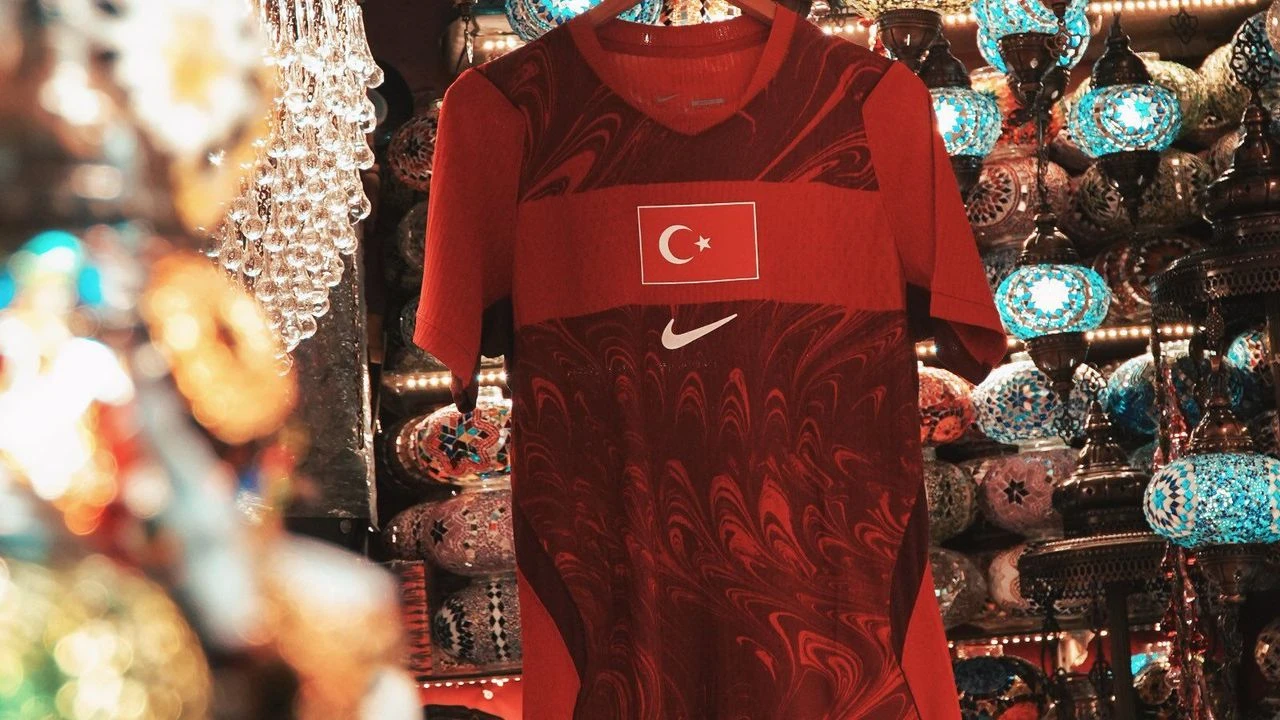Bizim Çocuklar Romanya Karşısında Kırmızı Formayla Sahada