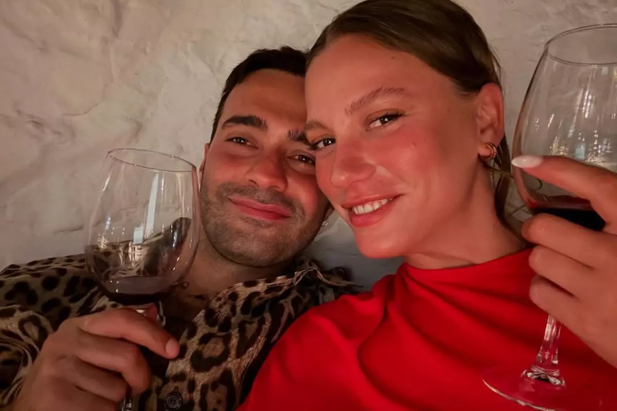 Serenay Sarıkaya ve Mert Demir’in Bu Yaz Evleneceği İddiası Bomba Gibi Düştü!
