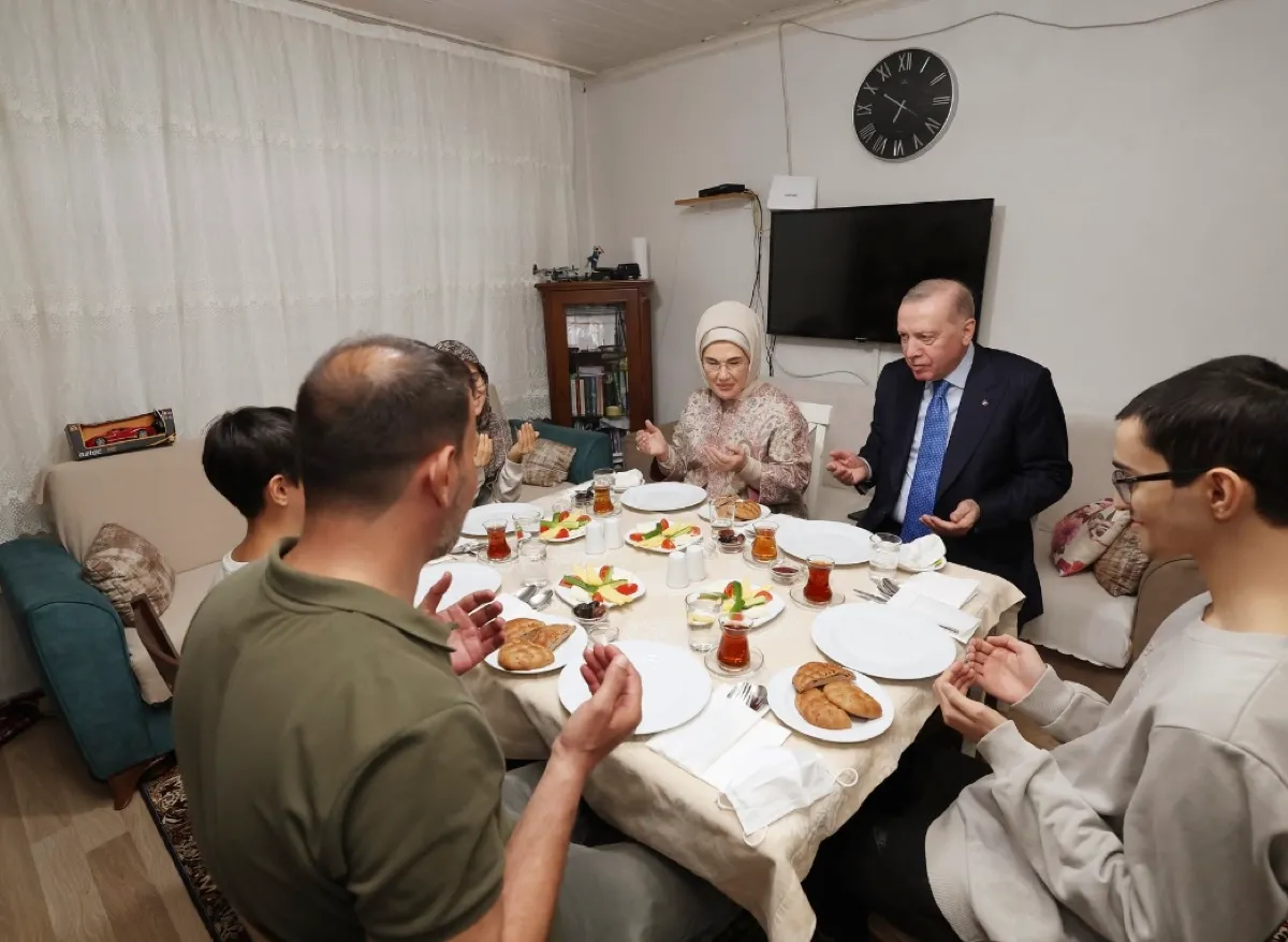 Recep Tayyip Erdoğan İftar Sofrasında Sürpriz Ziyaret!