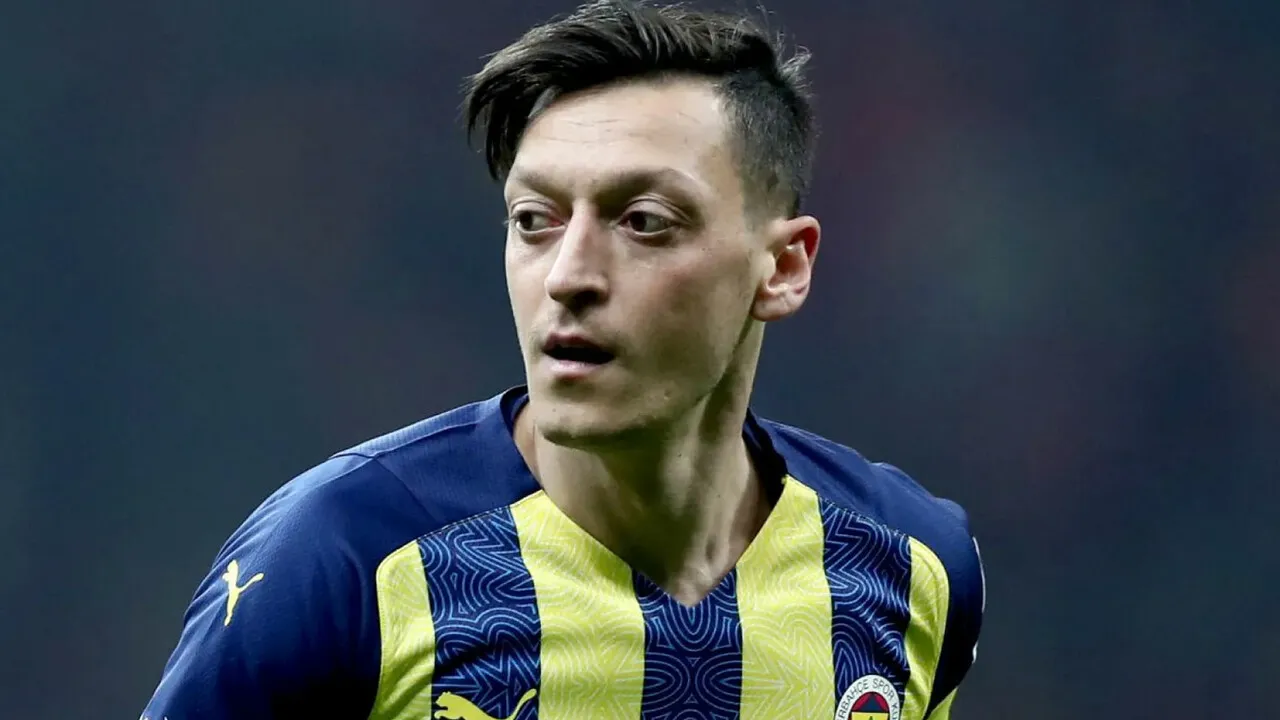 Fenerbahçe’de Mesut Özil Detayı