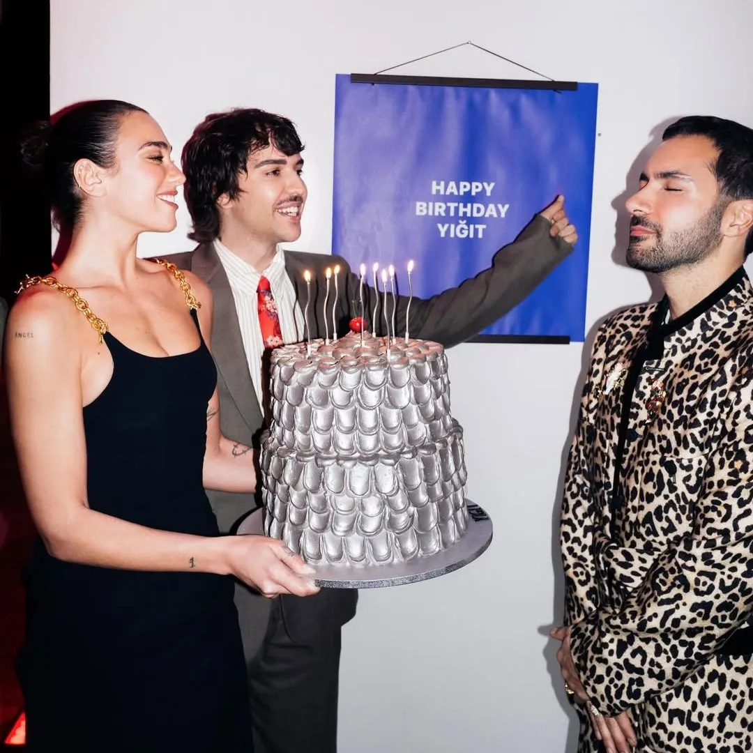 Dua lipa’dan türk tasarımcıya sürpriz!