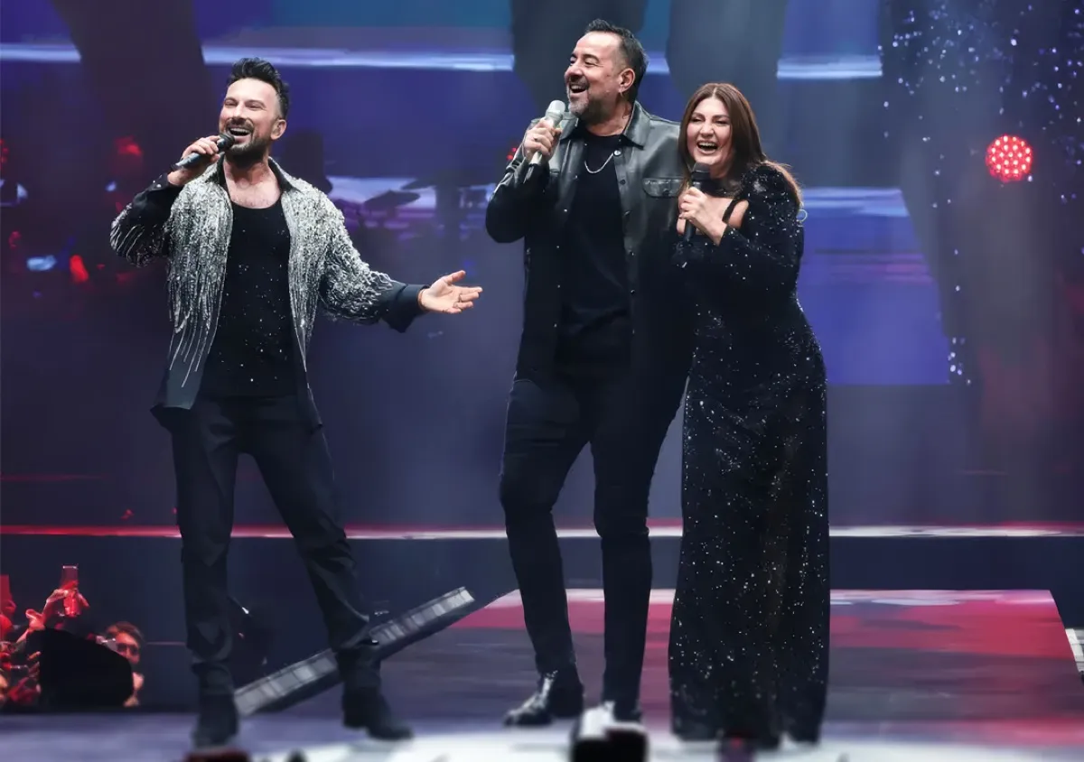 Tarkan, Ata Demirer ve Sibel Can Aynı Sahneyi Paylaştı