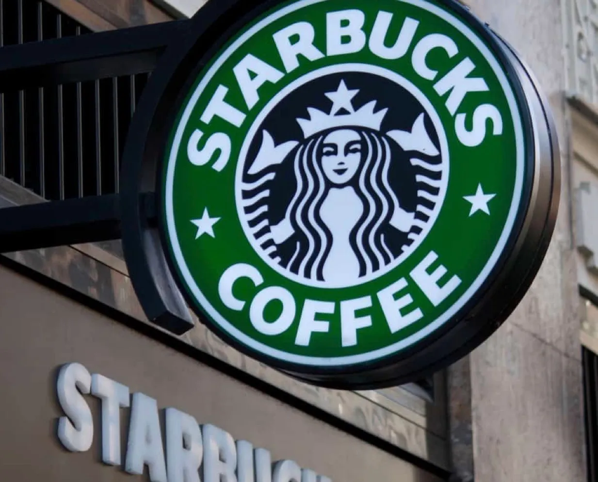 Starbucks ABD’de 400 Mağazasını Kapatıyor