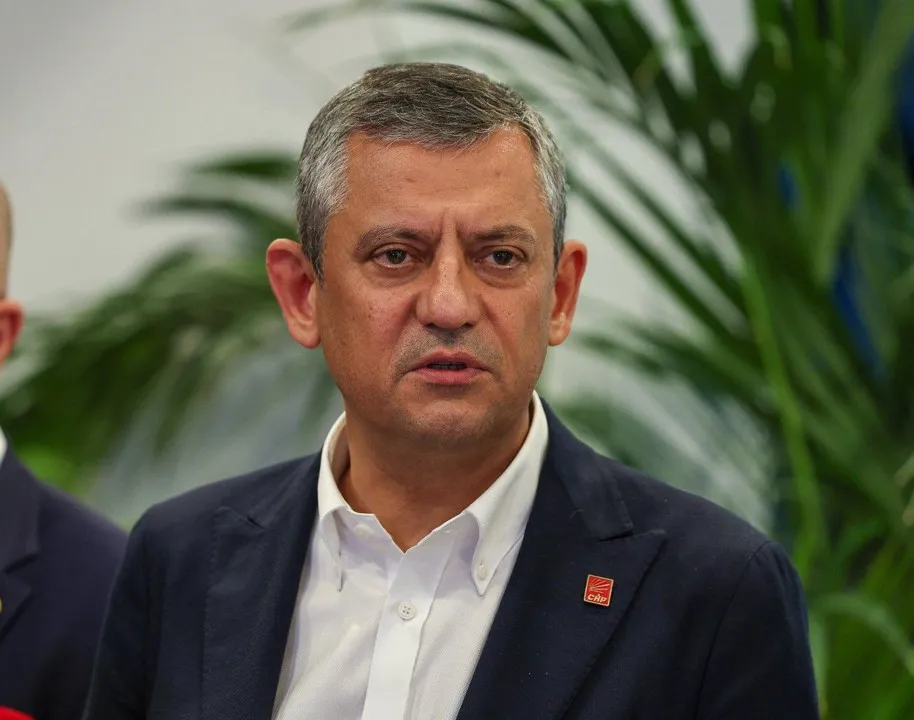 Özgür Özel Yeniden CHP Genel Başkanı Seçildi