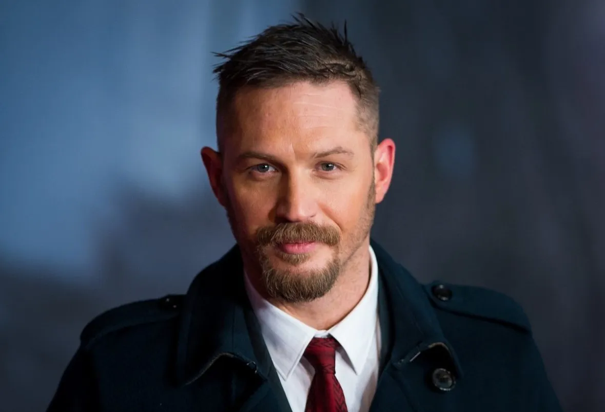 Tom Hardy, Frankie Pulitzer Olarak Rap Yapıyor