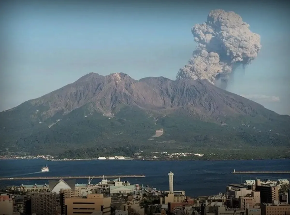 Sakurajima Yanardağı Patladı: Kül Bulutu 4.400 Metreye Ulaştı