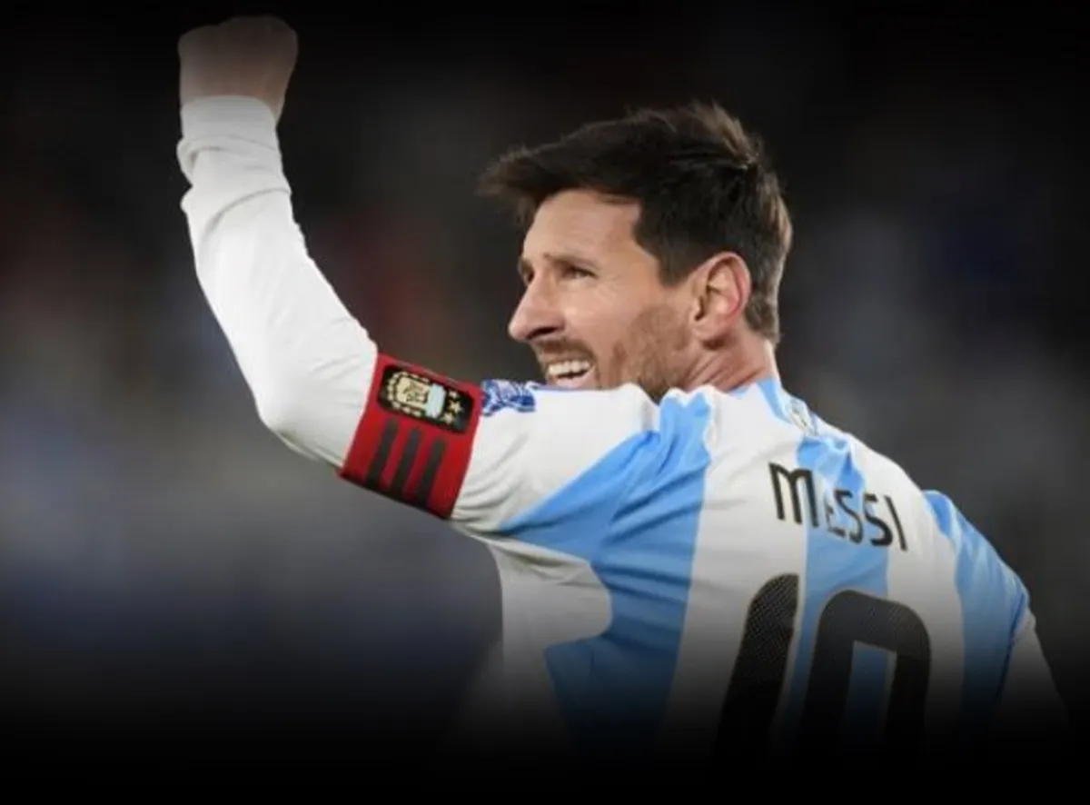 Messi’ye Camp Nou Önünde Heykel